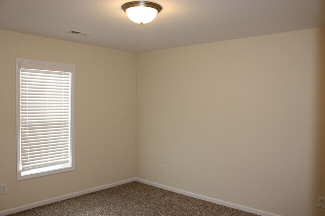 Building Photo - Flexible leasing Terms