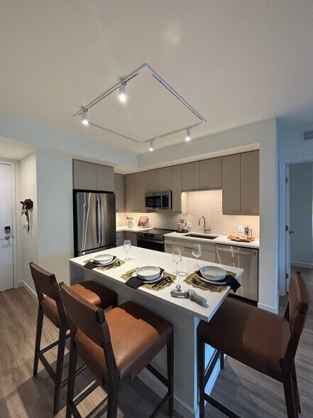 Building Photo - 221 NE 26th Ter