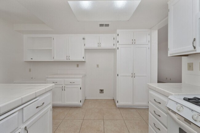 Building Photo - CHARMING HOME IN TEMECULA 3 BD/2.5 BA | OV...