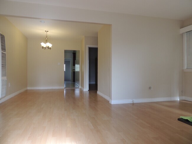 Primary Photo - 367 Burchett St
