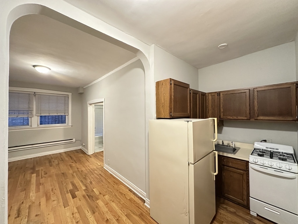 Building Photo - 515 W Melrose St