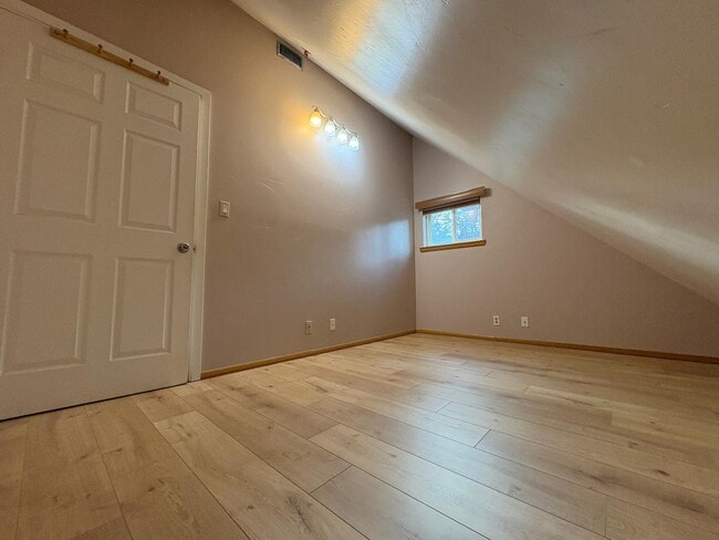 Building Photo - 45 Smith St