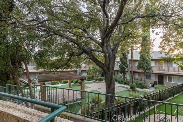 Building Photo - 2930 Montrose Ave