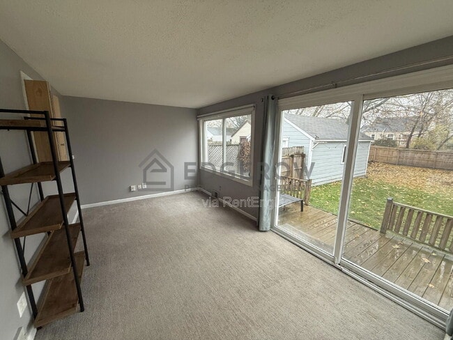 Building Photo - 844 Reynard St SE