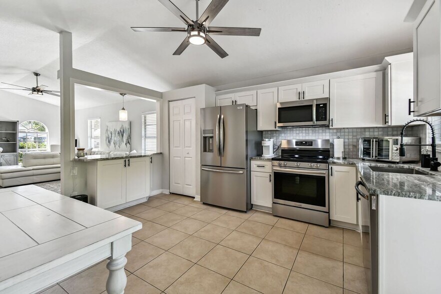 Building Photo - 1763 Montana Ave NE