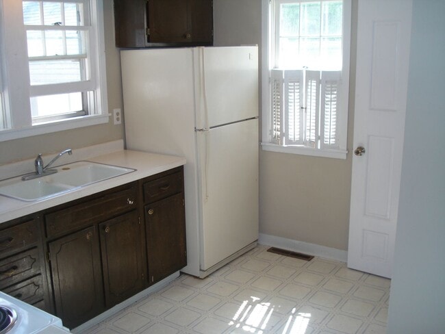 Building Photo - 400-402 2nd Street SW