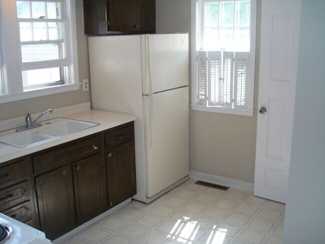 Building Photo - 400-402 Burr