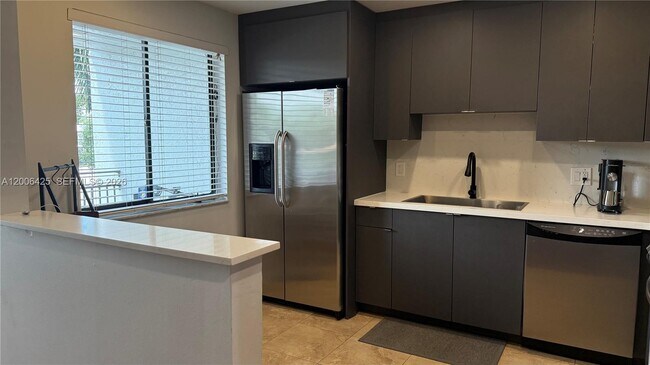 Building Photo - 16551 Blatt Blvd