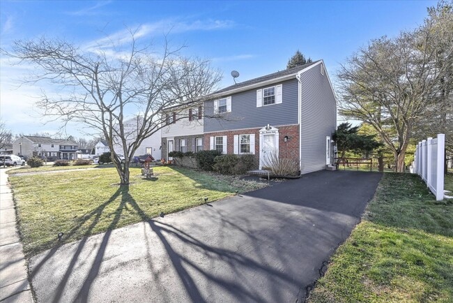 Building Photo - Well Maintained 3 Bedroom Townhome in East Lampeter Township