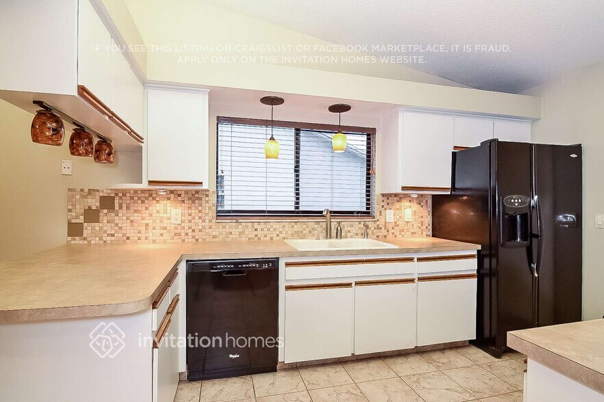 Building Photo - 5368 Black Pine Dr