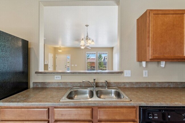 Building Photo - Well-Maintained 3-Bedroom Townhome with Central A/C and Open Layout