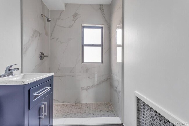 Building Photo - 105 Long Beach Rd