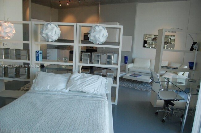 Building Photo - 2100 Van Buren St