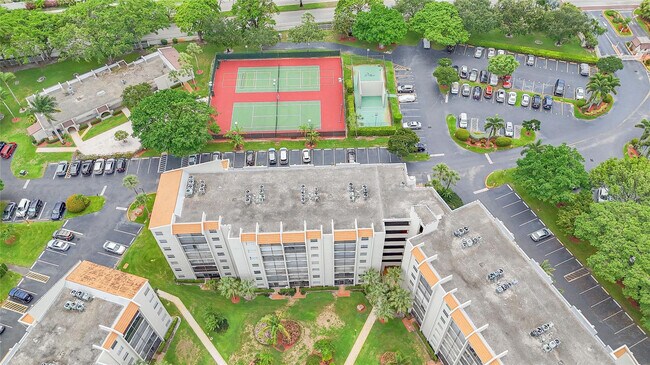 Building Photo - 3940 Inverrary Blvd