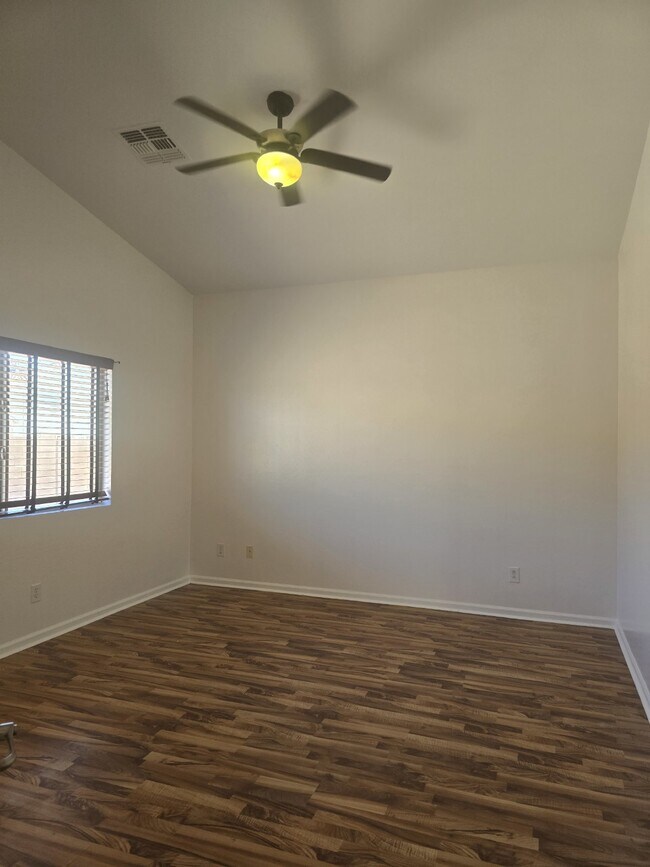 Building Photo - Heartland Ranch Gem
