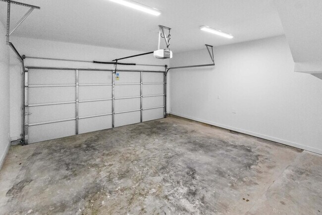 Building Photo - 6742 Peerless St