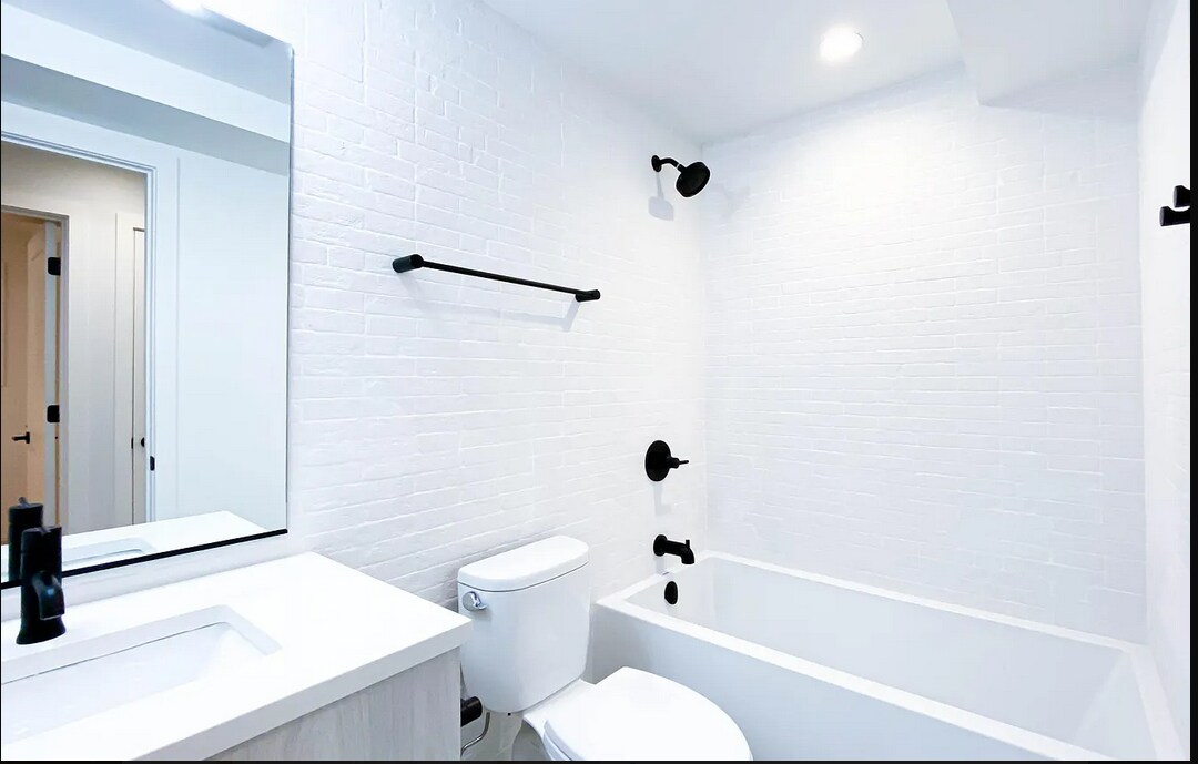 Building Photo - 1334 W Bryn Mawr Ave