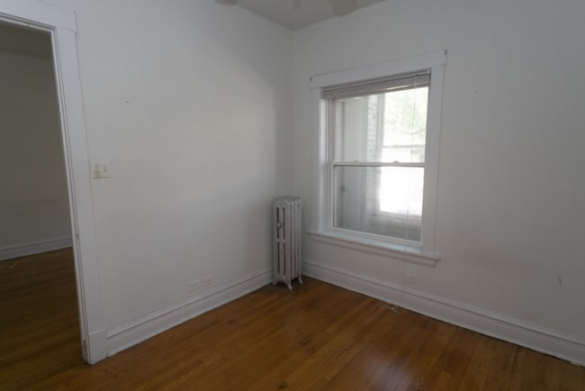 Building Photo - Lincoln Square / Ravenswood - 2 Bed / 1 Bath - Heat Included
