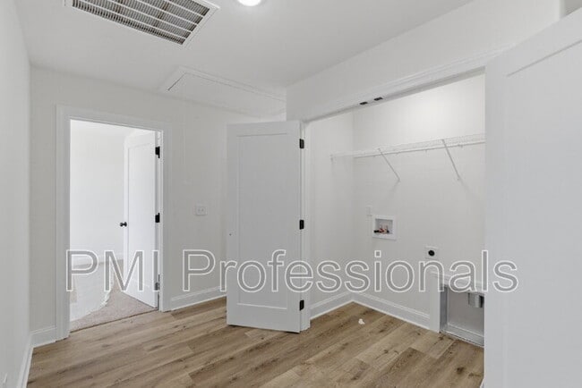 Building Photo - 408 Legends Court