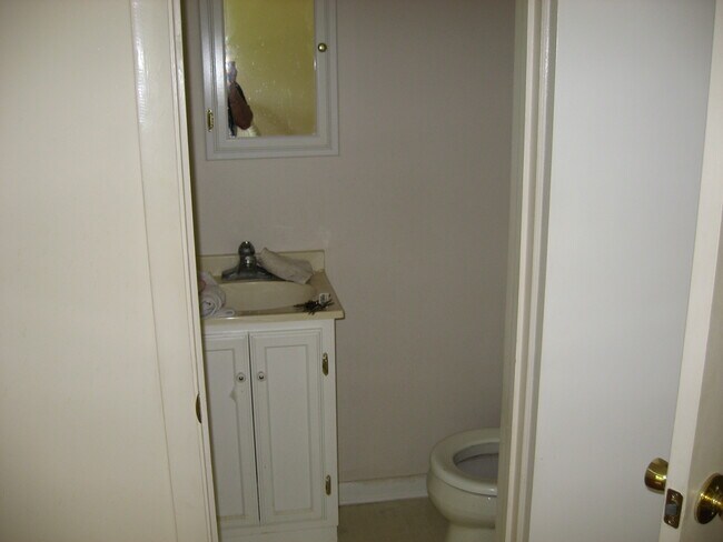 Building Photo - 307 Oak Grove Rd