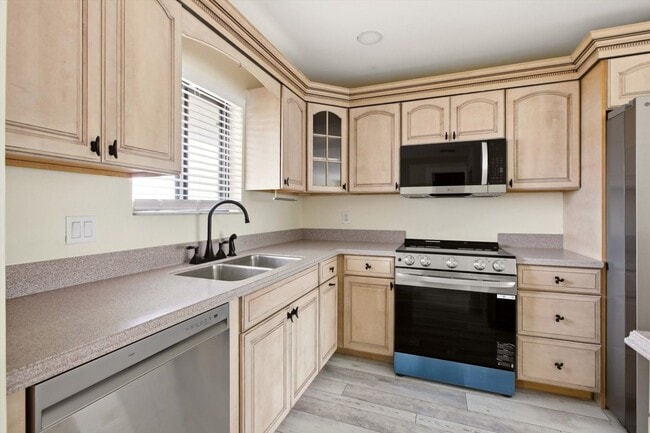 Building Photo - 412 Southwind Dr