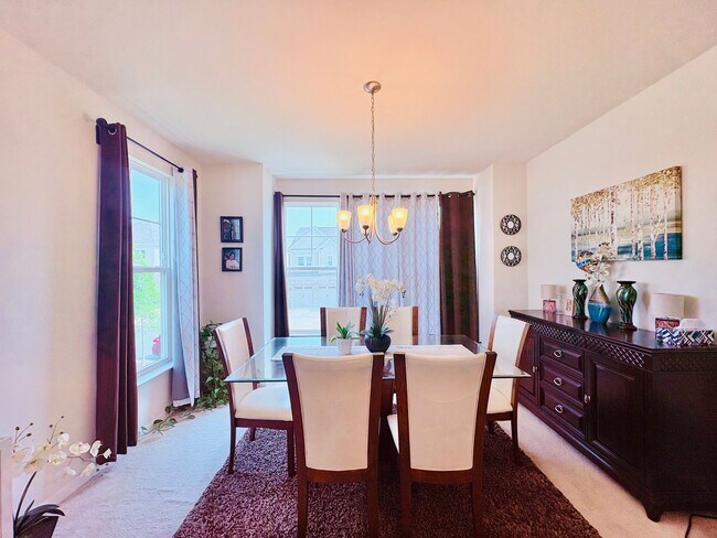 Building Photo - EMBREY MILL - END UNIT TOWNHOUSE