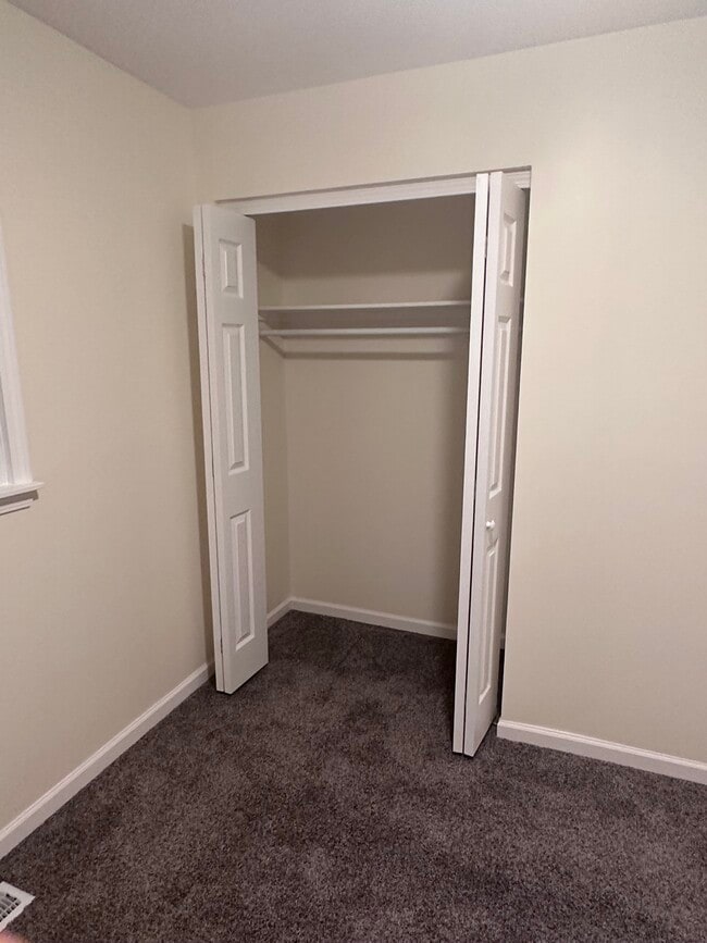 Building Photo - 1200 Algonquin Rd