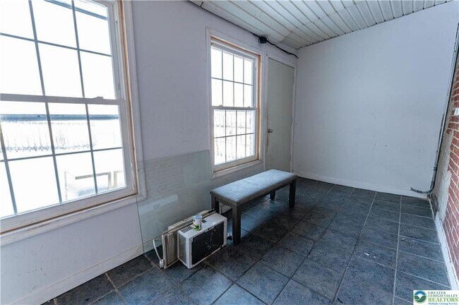 Building Photo - 1015 Hamilton St