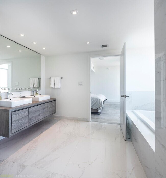 Building Photo - 400 Sunny Isles Blvd