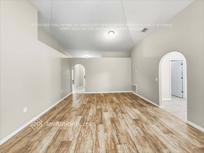 Building Photo - 4716 Four Lakes Dr