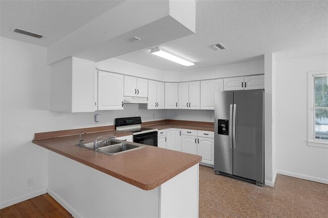 Building Photo - 8128 Papaya St