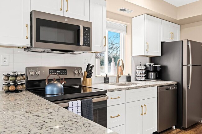 Building Photo - 18355 Mesle St