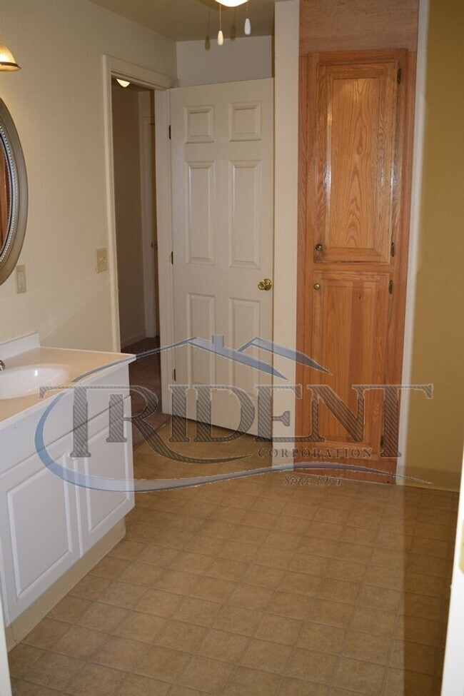 Building Photo - 830 Wilkie Way