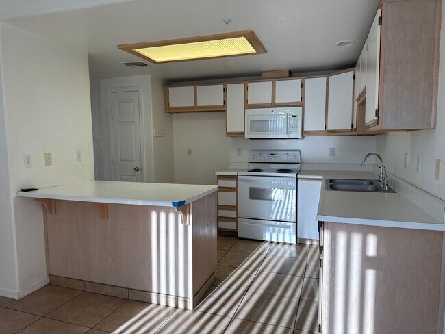 Building Photo - 2834