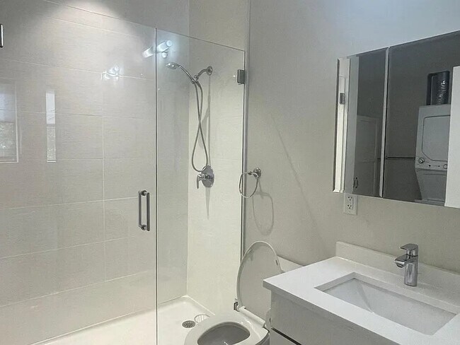 Building Photo - 1022 Hancock St