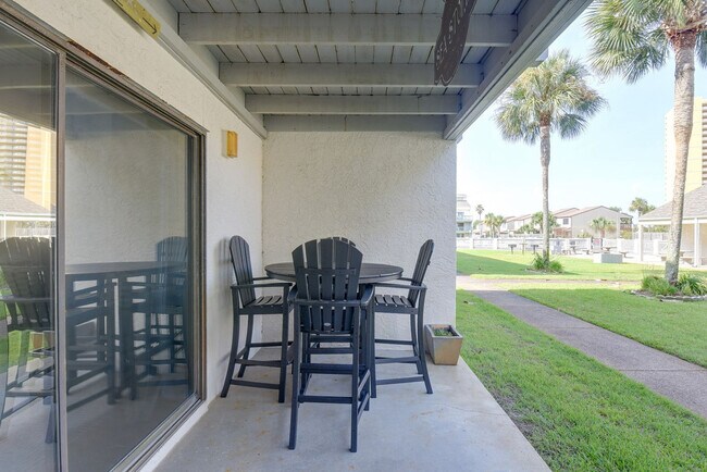 Building Photo - 17614 Front Beach Rd