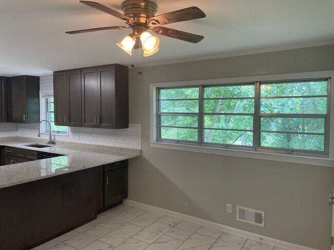 Building Photo - 3785 Pop Stone Cir