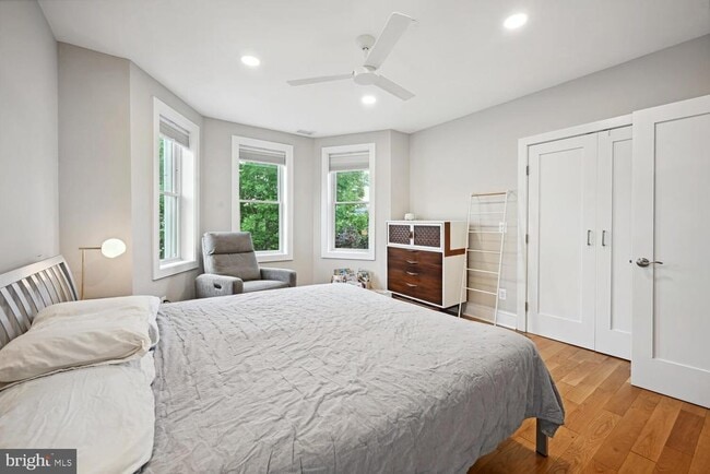 Building Photo - 522 F St NE