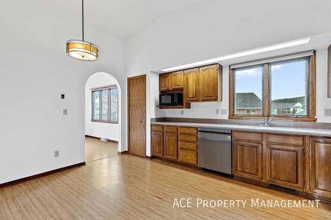 Building Photo - 5116 Stoney Creek Ct