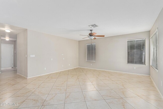 Building Photo - 602 W Canary Way