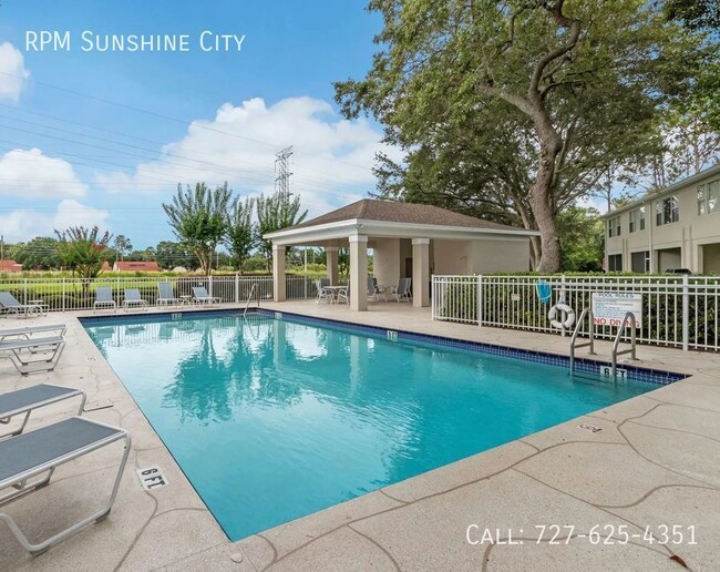 Building Photo - Charming Townhome in Palm Harbor