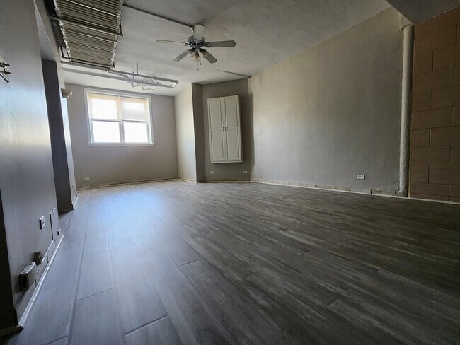 Building Photo - 4764 N Virginia Ave