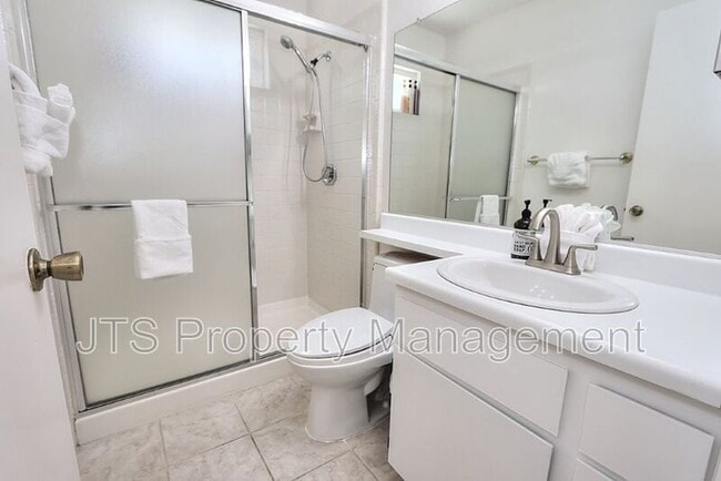 Building Photo - 6069 Kingwood Cir