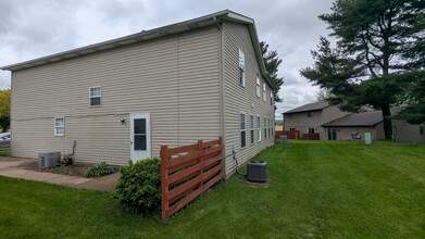 Building Photo - MN Cedar Village (871)