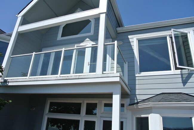 Building Photo - 1457 SE Columbia Way