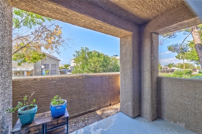 Building Photo - 8070 W Russell Rd