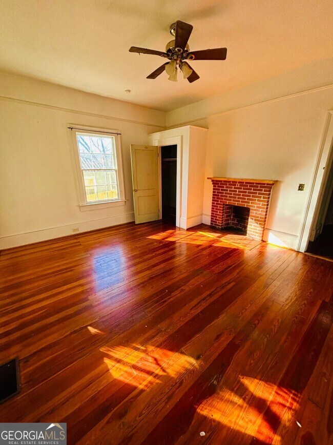 Building Photo - 75 Arch St