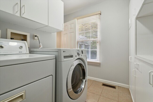 Building Photo - Single Family Home for Rent in Downingtown School District!