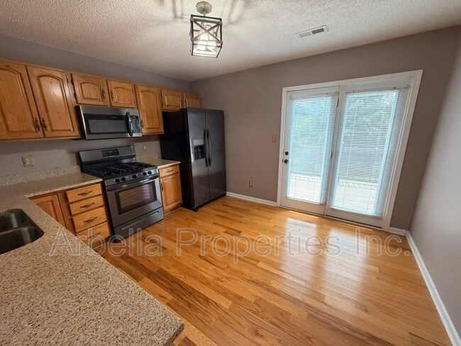 Building Photo - 215 Radford Dr