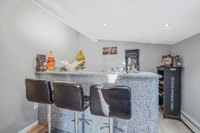 Building Photo - 6 Fairfields Ln